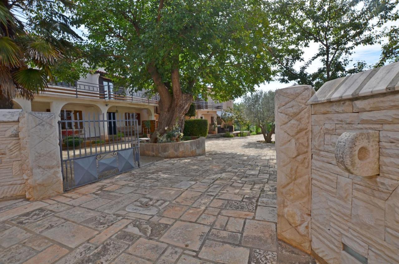 Apartments Josip Pavicini المظهر الخارجي الصورة